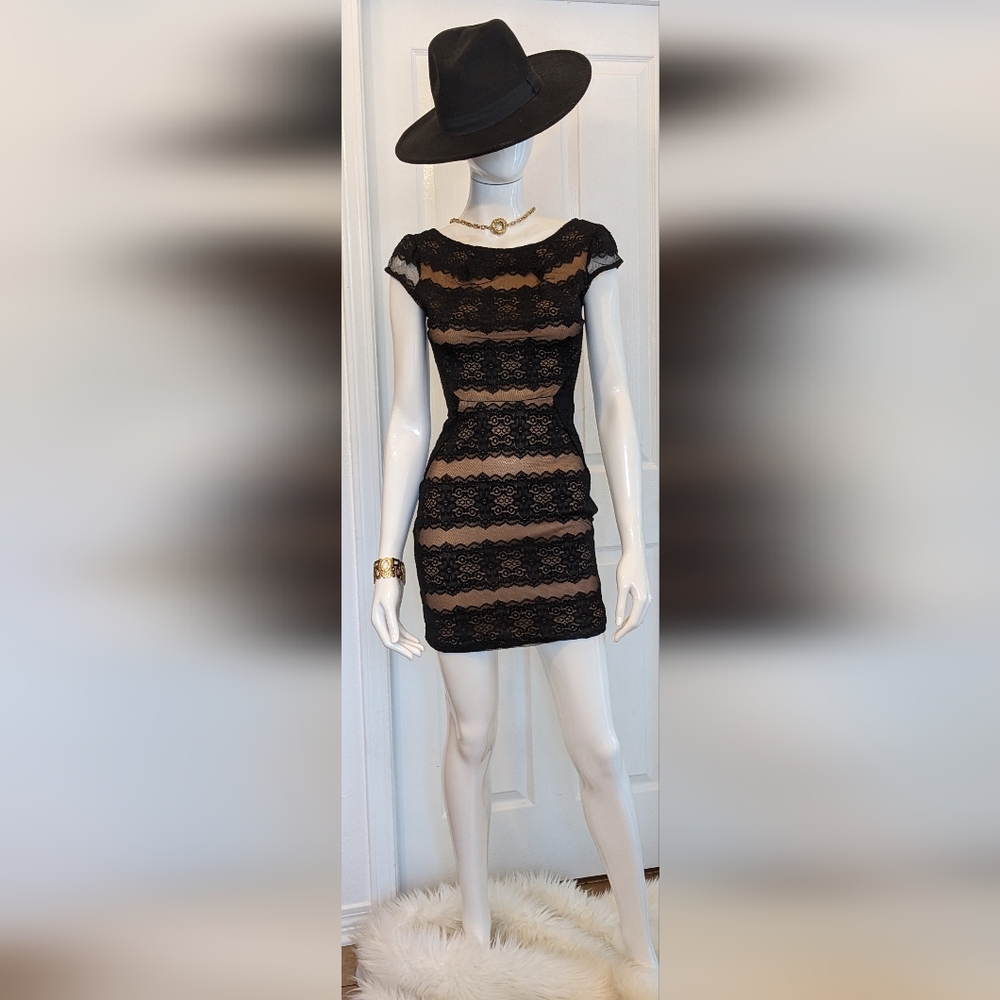 Mystic Black Lace Midi Dress Small